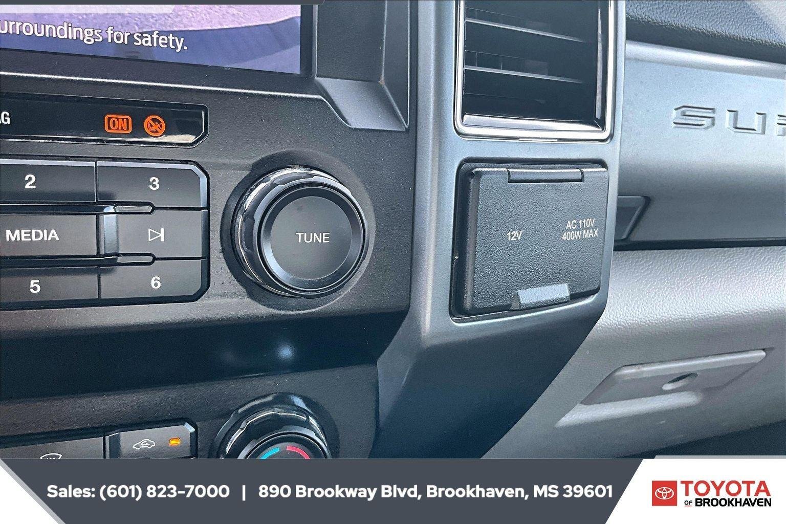 Used 2022 Oxford White Ford XLT image 23