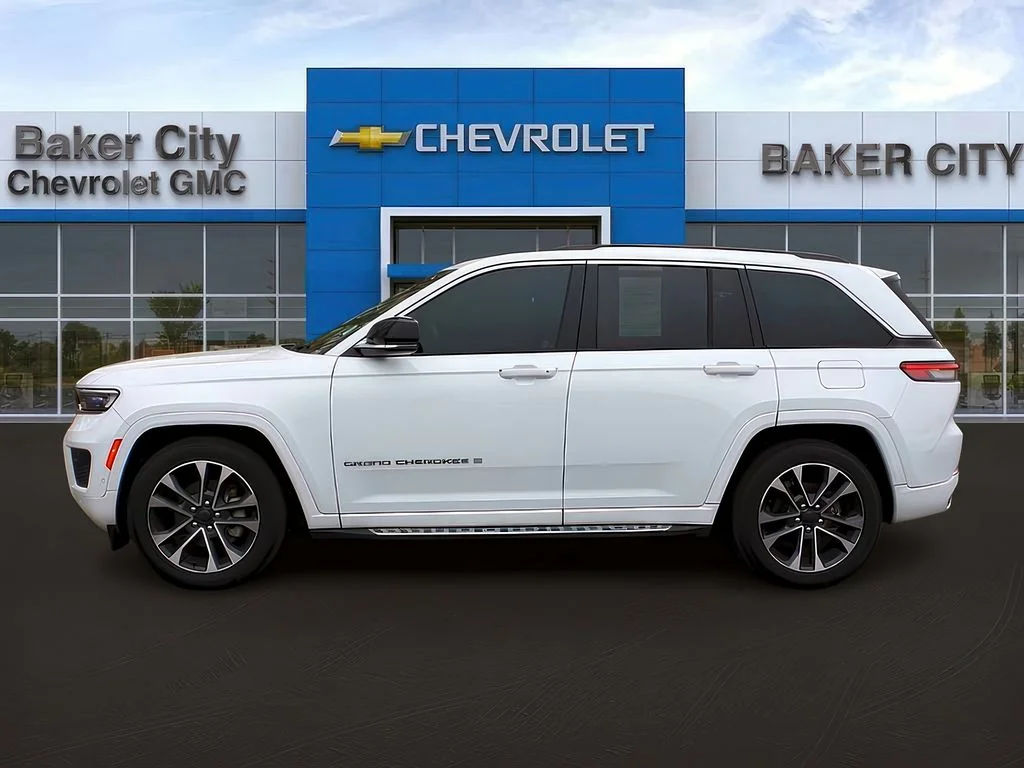 Used 2022 Bright White Clearcoat Jeep Overland image 4