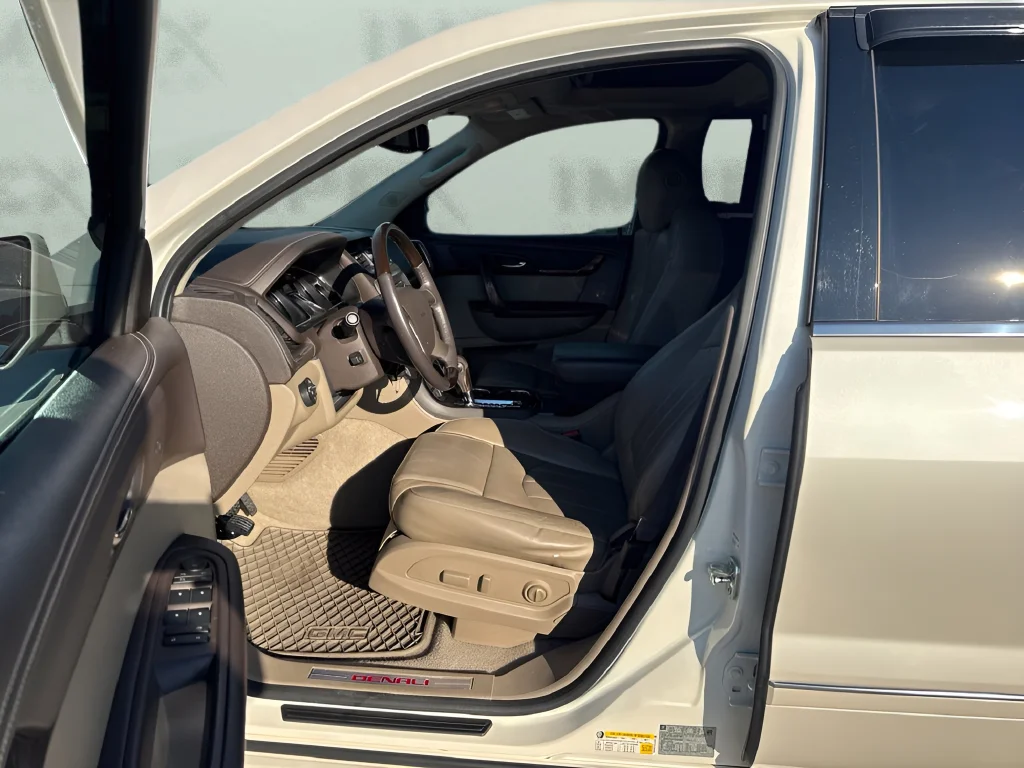Used 2015 White GMC Denali image 9