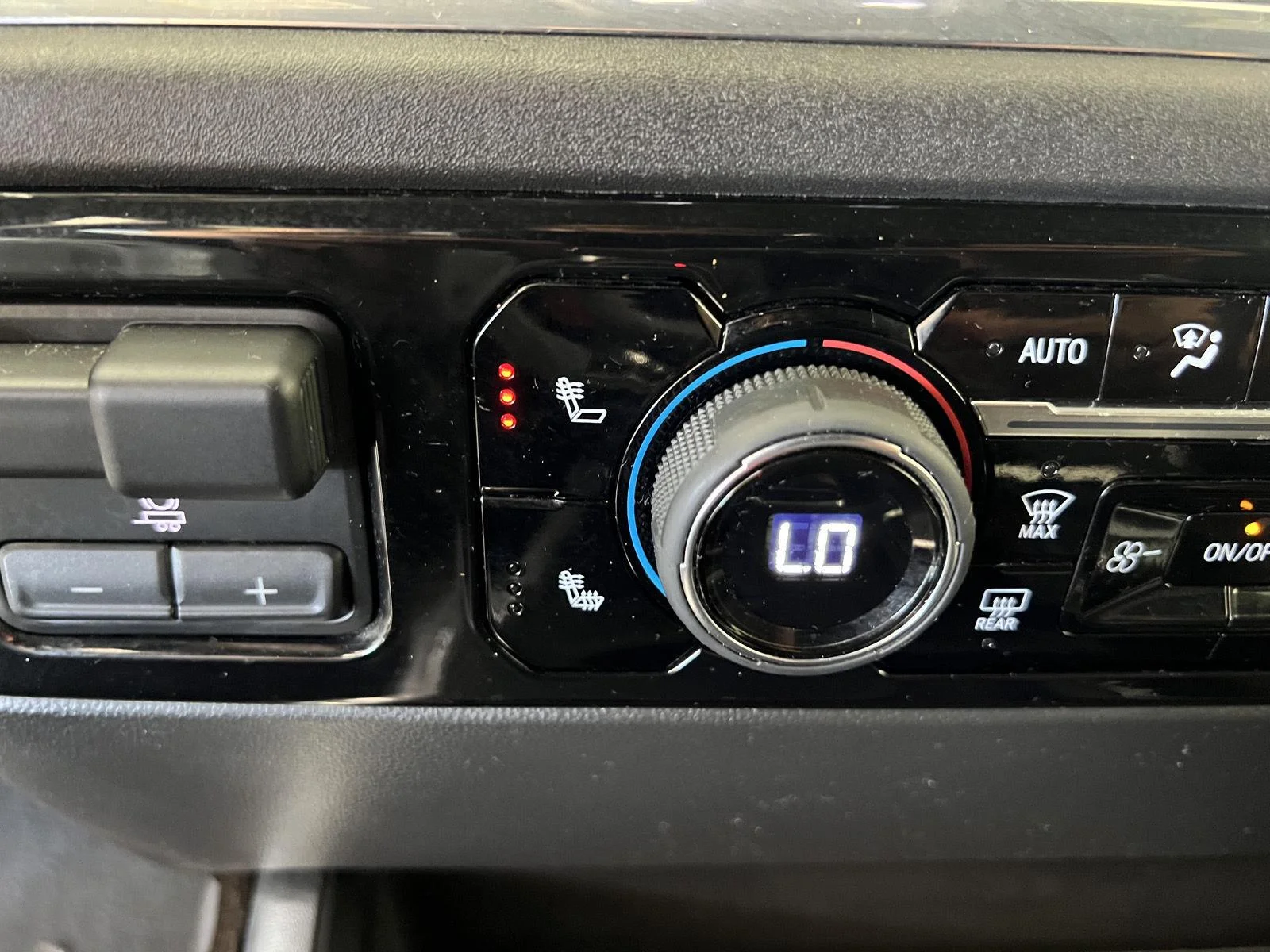 Used 2022 SUMMIT WHITE Chevrolet LT Trail Boss image 18