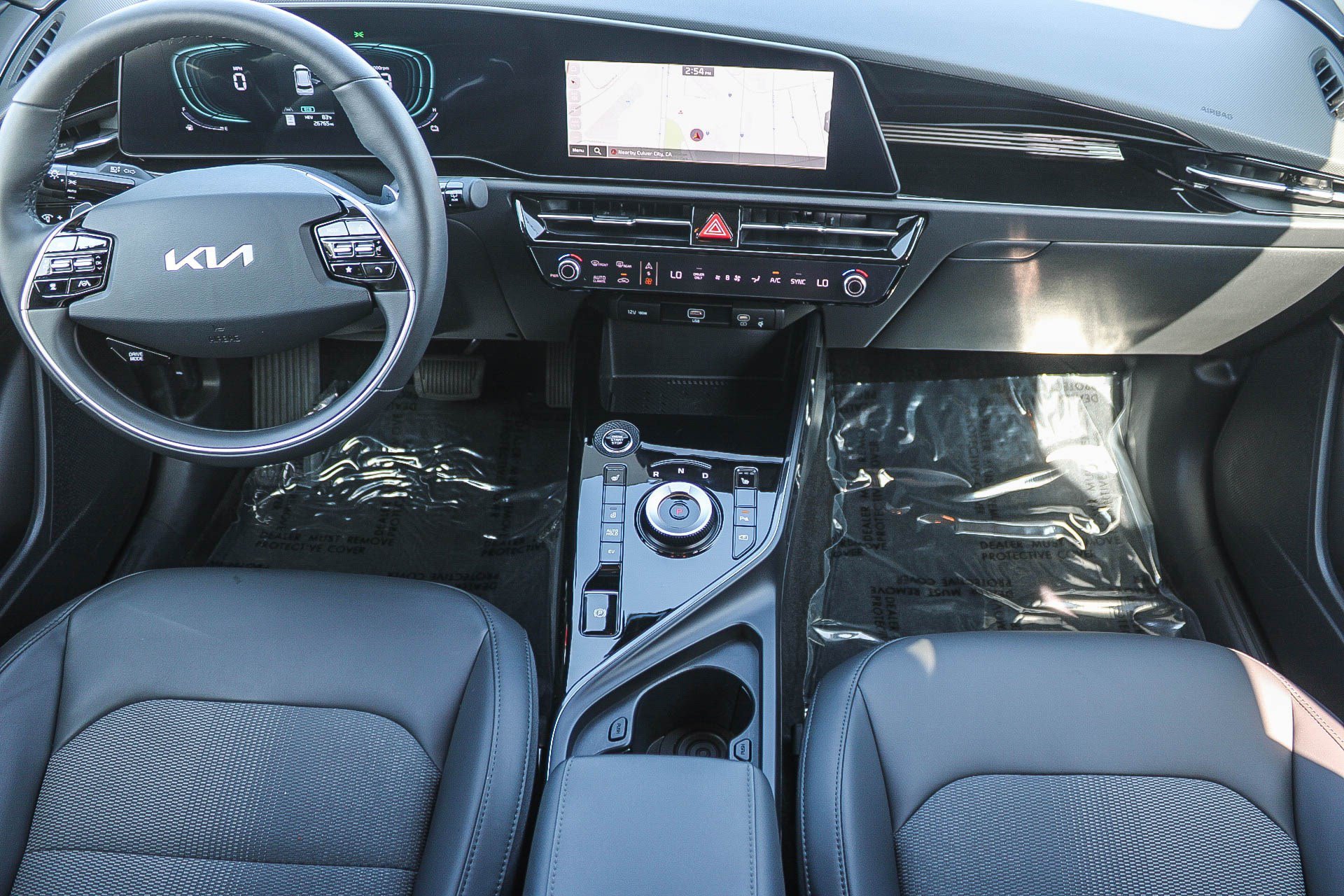2025 Kia Niro EX - Photo 12
