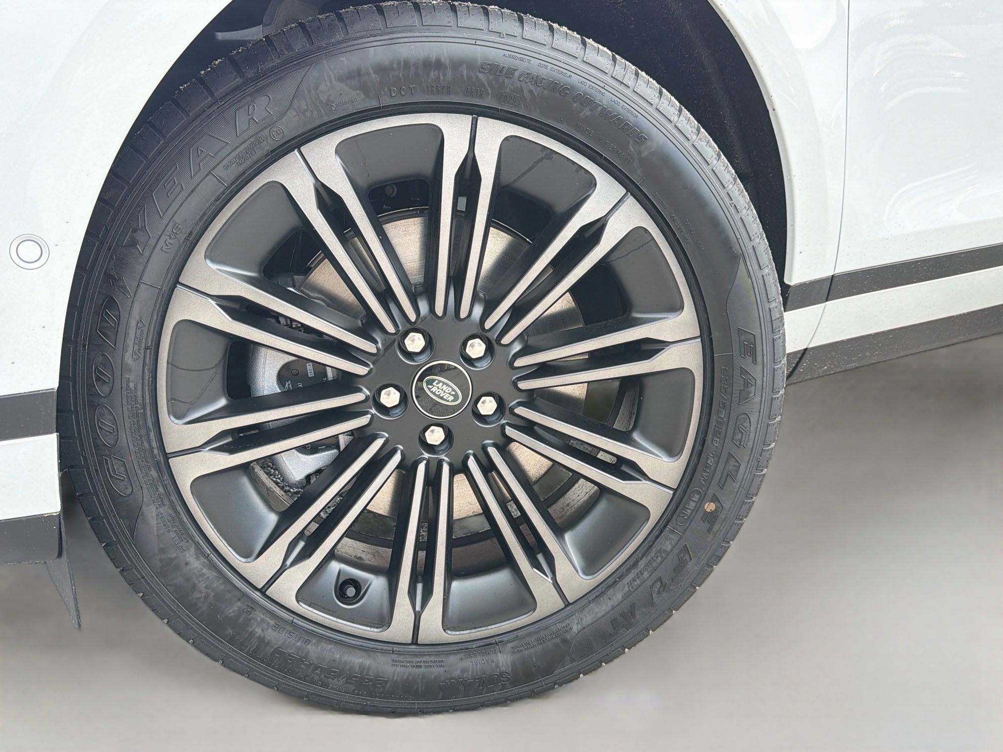 New 2026 Fuji White Land Rover Core S image 41