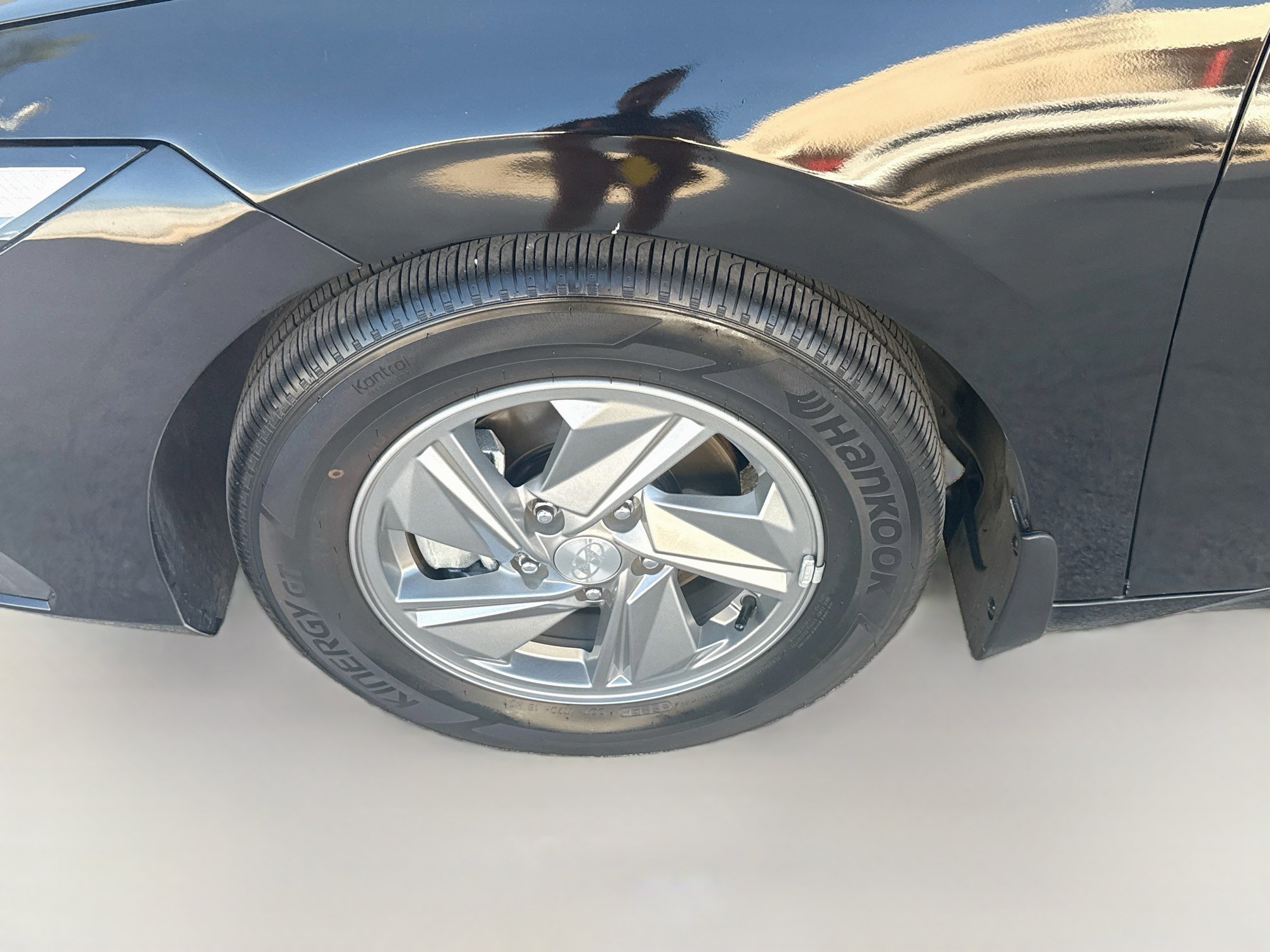 Used 2025 Abyss Black Hyundai SE image 33