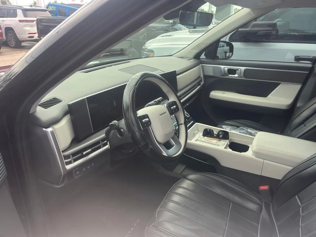 Used 2024 Phantom Black Hyundai SE image 3
