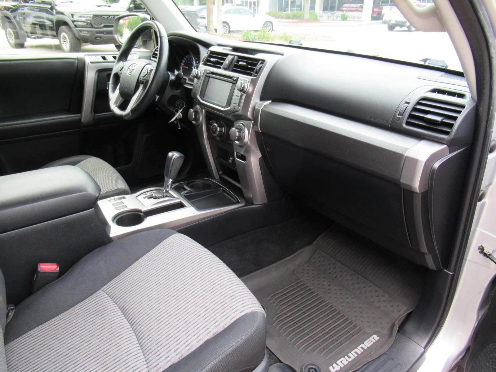 Used 2018 Silver Toyota SR5 image 11