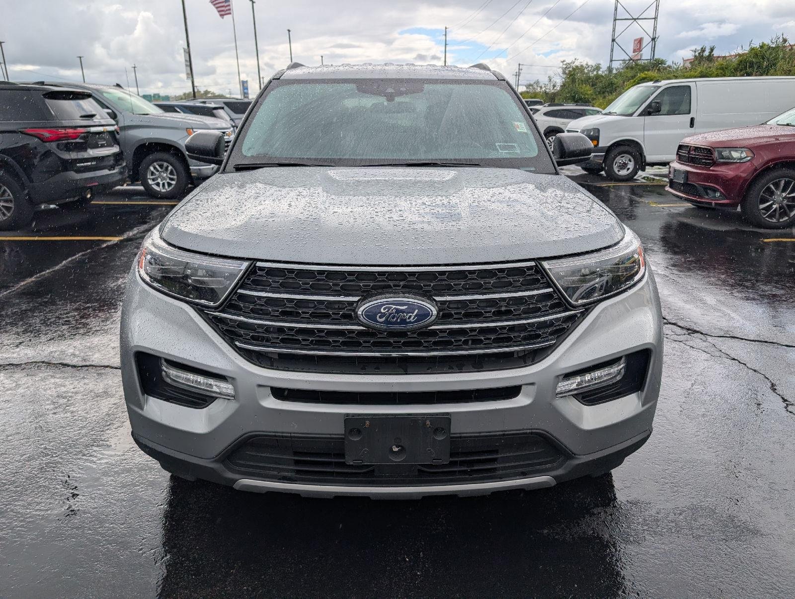 Used 2023 Iconic Silver Ford XLT image 2