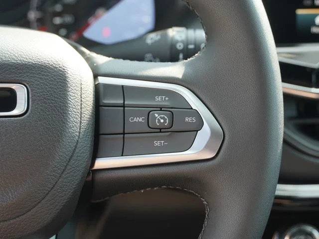 New 2026 Bright White Clear-Coat Exterior Paint Jeep Latitude image 26