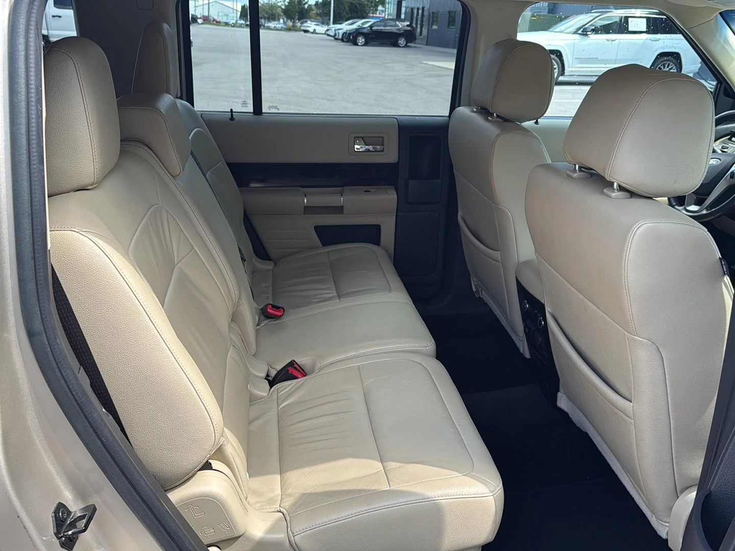 Used 2018 White Gold Ford SEL image 12