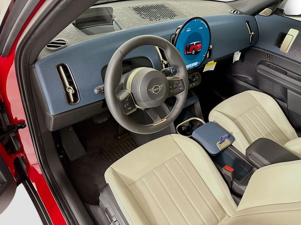 New 2027 Chili Red II MINI Iconic image 9