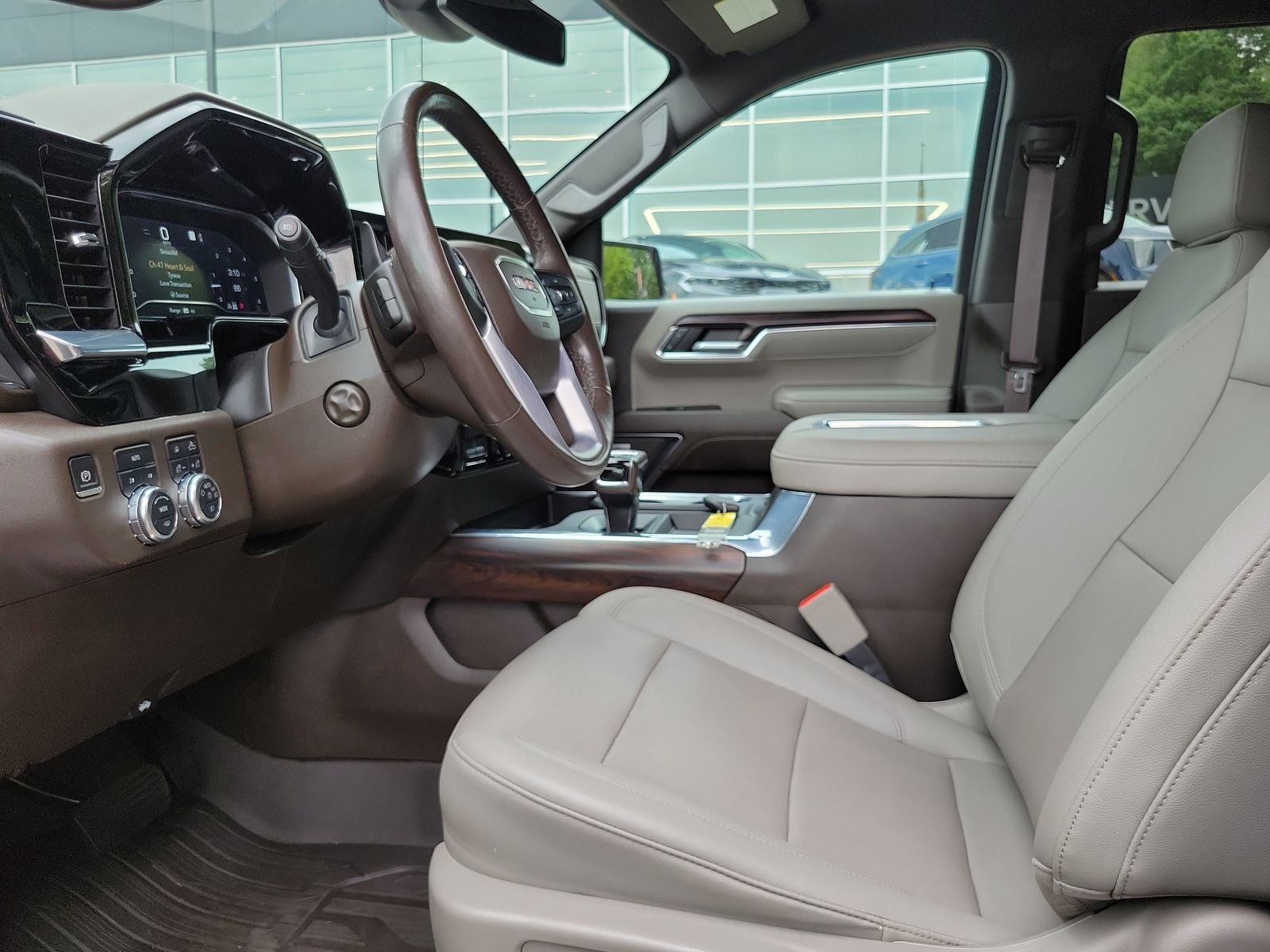 Used 2022 Red GMC SLT image 9