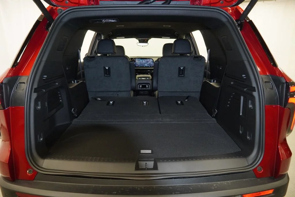 2027 Chevrolet Traverse LT - Photo 26
