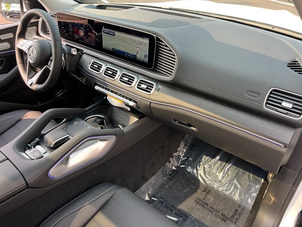 New 2026 MANUFAKTUR Moonlight White Metallic Mercedes-Benz GLS 450 image 30