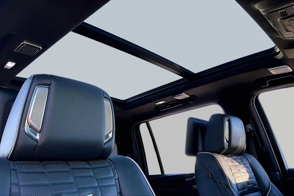 Used 2023 White Cadillac Sport Platinum image 17