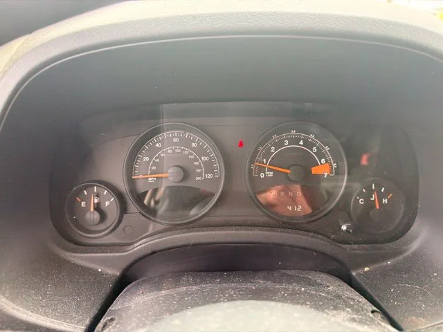 Used 2014 Winter Chill Pearlcoat Jeep Sport image 12