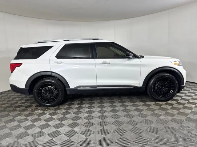 Used 2021 White Metallic Ford Limited image 2