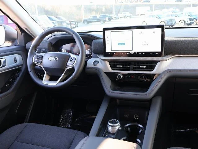 New 2026 Space White Metallic Ford Active image 15