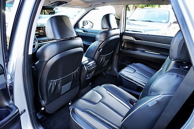 Used 2025 Silver Hyundai SEL Premium image 18