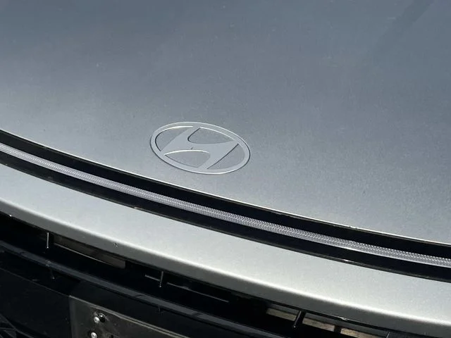 Used 2024 Silver Hyundai SEL image 9