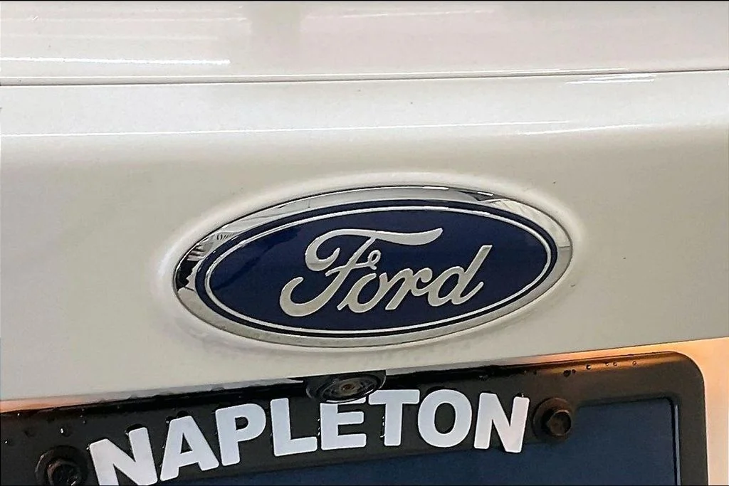 Used 2019 White Ford SEL image 31