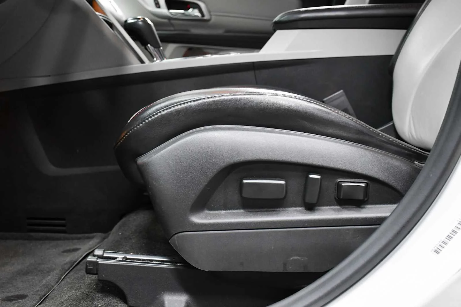 Used 2017 White Frost Tricoat GMC SLT image 13