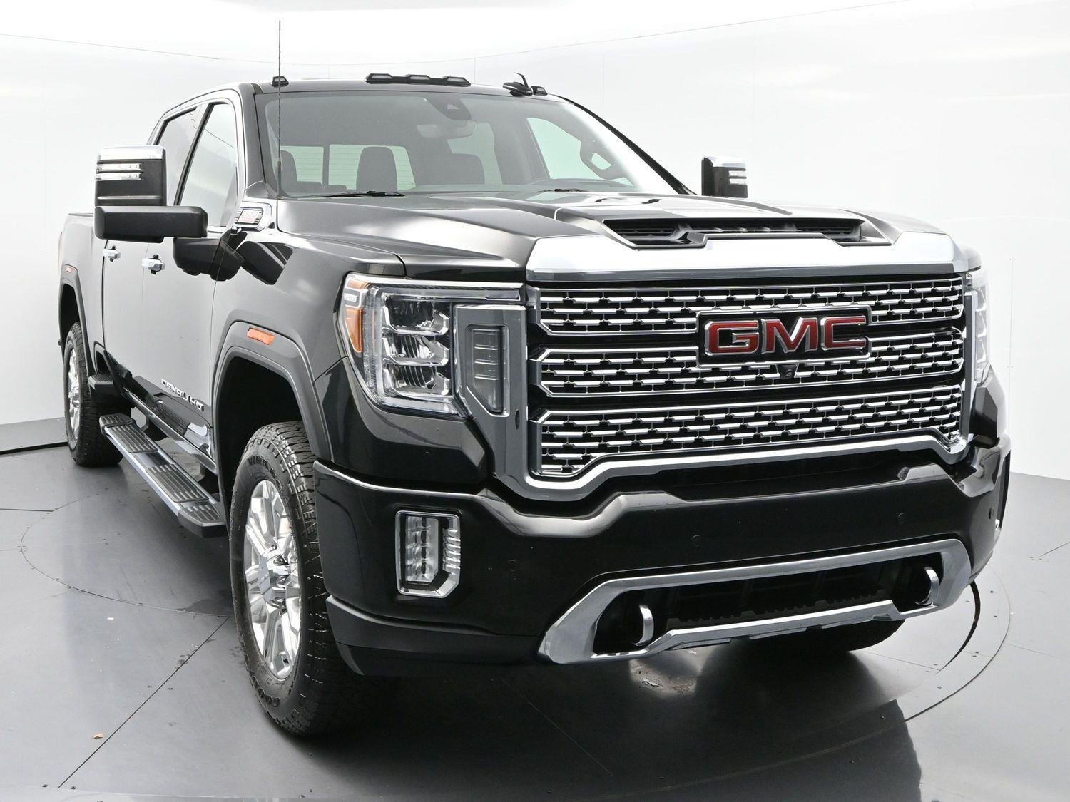 Used 2020 Onyx Black GMC Denali image 2