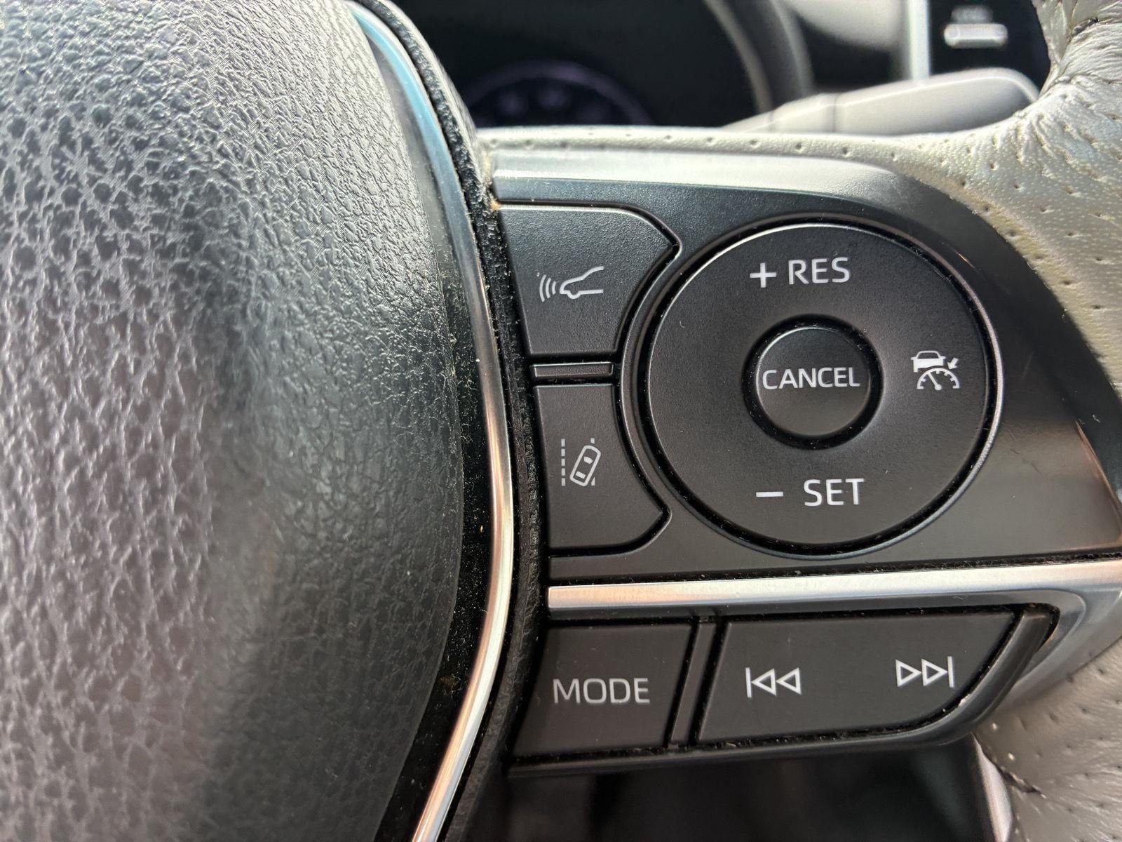 Used 2020 Wind Chill Pearl Toyota Hybrid Limited image 12