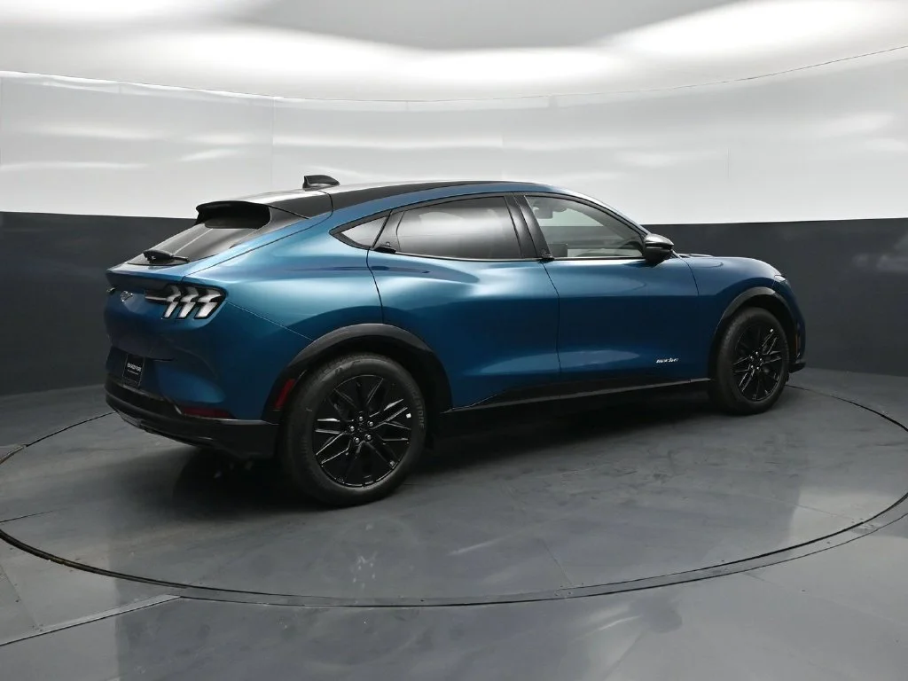 New 2026 Adriatic Blue Metallic Ford Premium image 24
