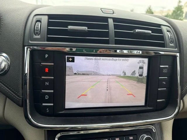 Used 2018 White Lincoln Select image 11