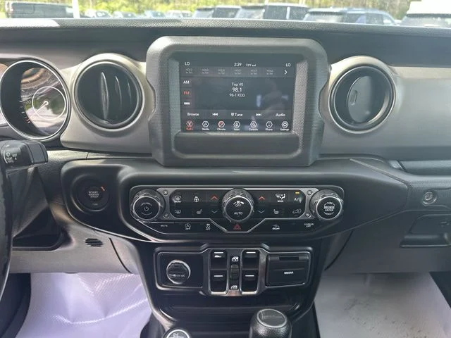 Used 2021 White Jeep Willys image 15