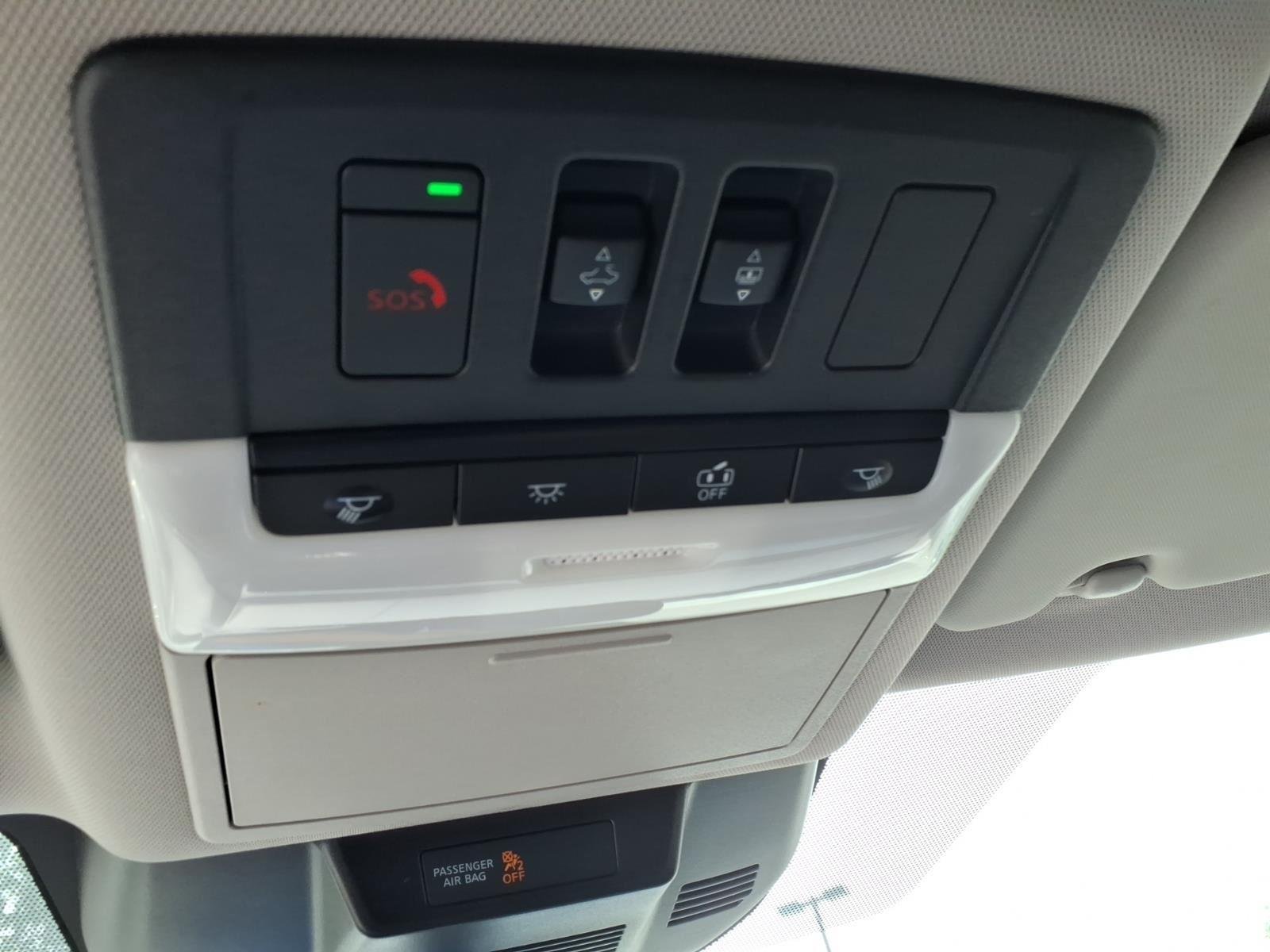 Used 2021 Pearl White Tricoat Nissan Platinum image 32