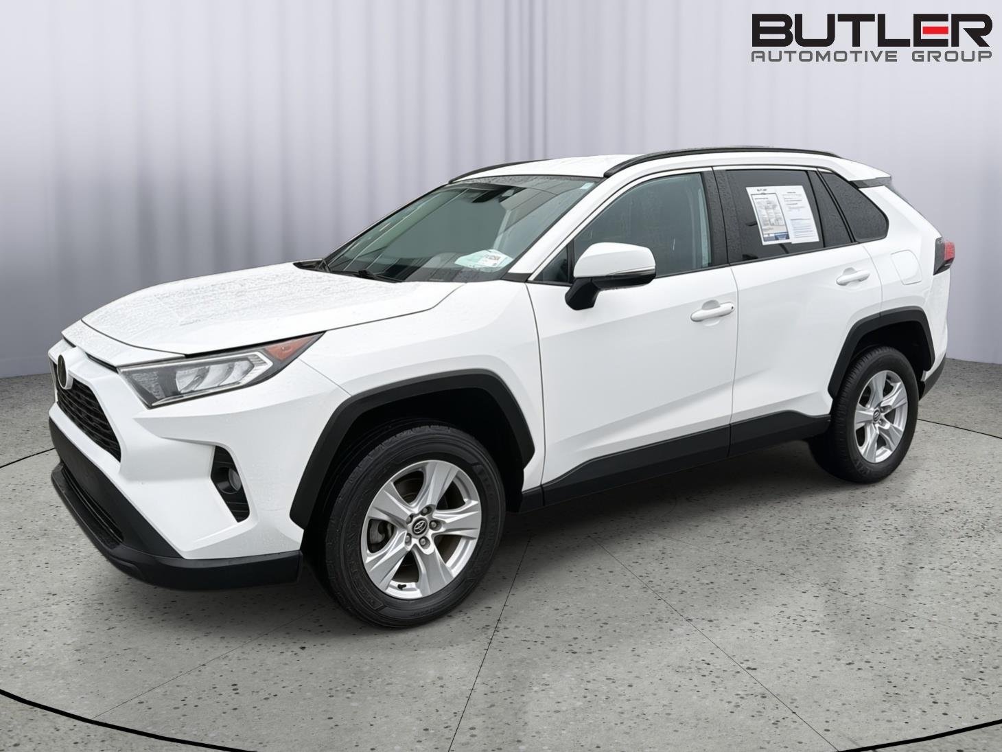 Used 2020 Super White Toyota XLE image 2