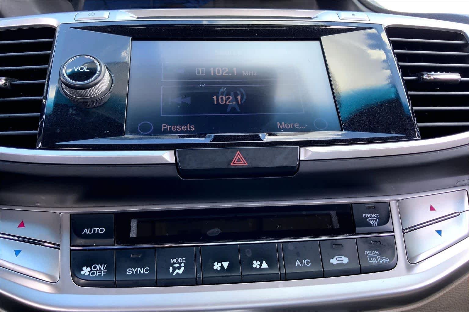Used 2013 White Orchid Pearl Honda Touring image 35