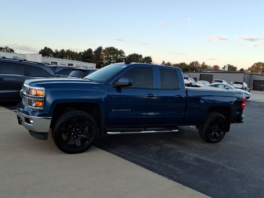 Used 2015 DEEP OCEAN BLUE METALLIC Chevrolet LT image 2
