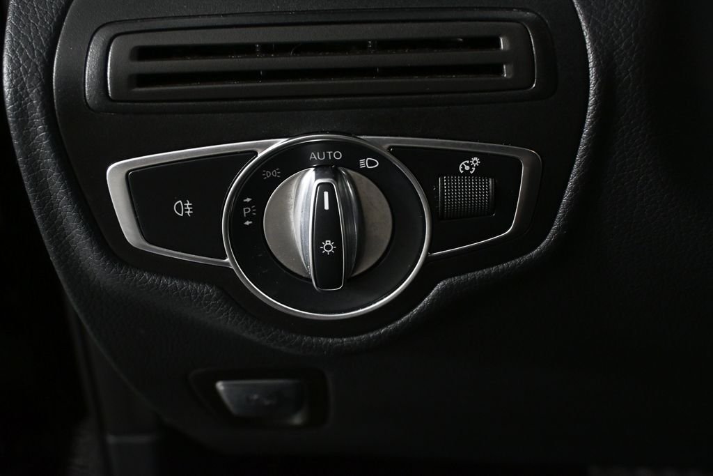 Used 2022 Black Mercedes-Benz GLC 300 image 9