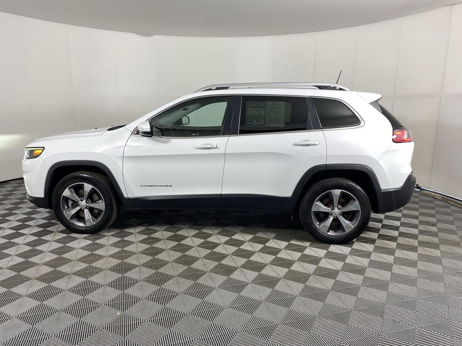 Used 2019 Bright White Clearcoat Jeep Limited image 4