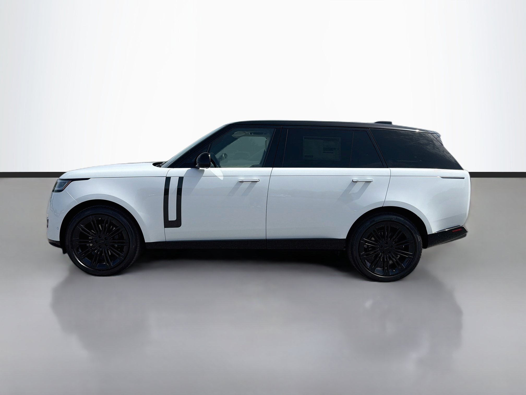 New 2026 Fuji White LAND ROVER SE 7 Seats image 2