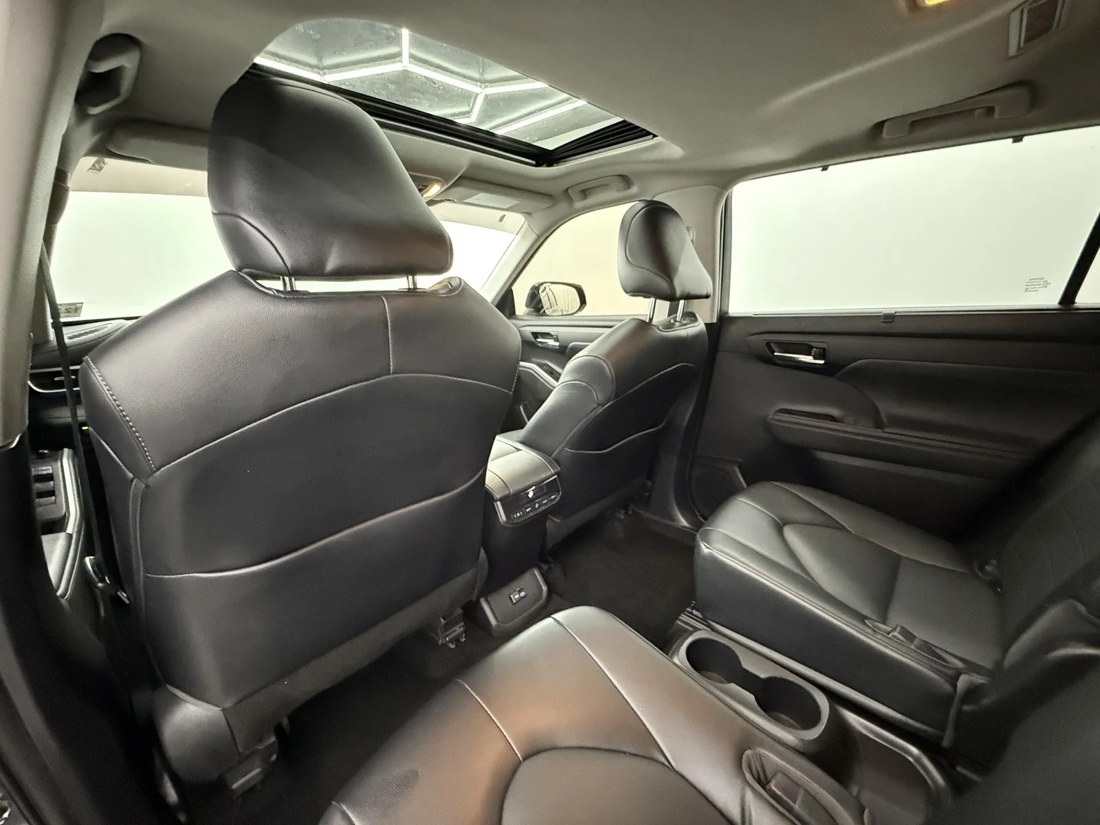 Used 2022 Magnetic Gray Metallic Toyota Hybrid XLE AWD image 38