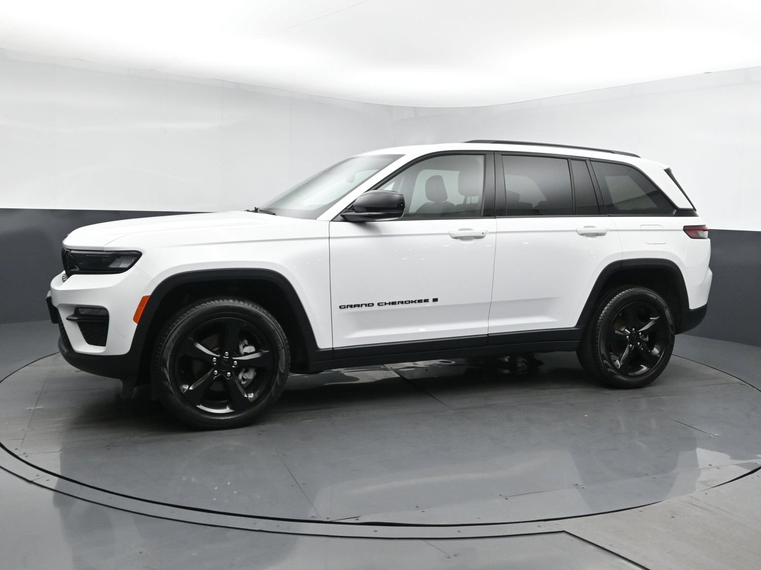 Used 2023 Bright White Clearcoat Jeep Limited image 3