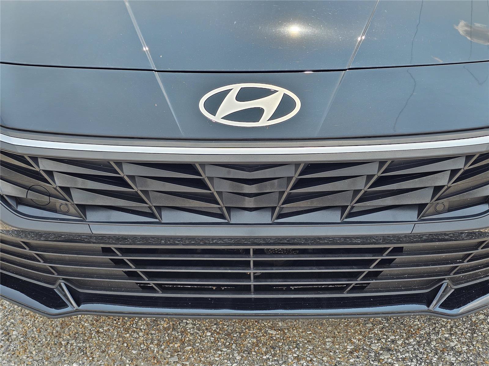 Used 2026 Abyss Black Hyundai SEL Sport image 3