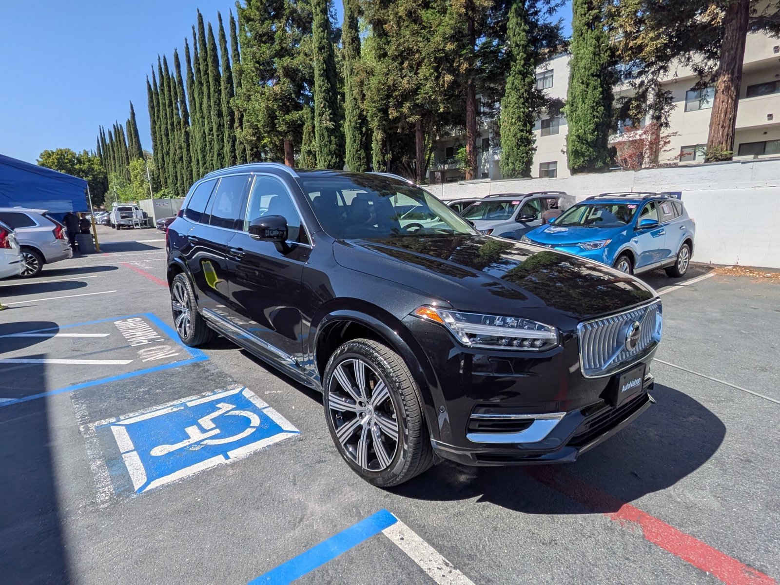 Used 2024 Onyx Black Metallic Volvo Ultimate Bright Theme image 3