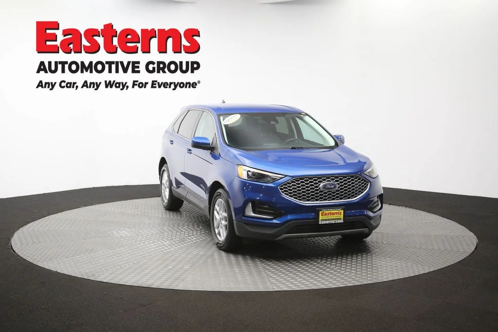 Used 2023 Blue Ford SEL image 51