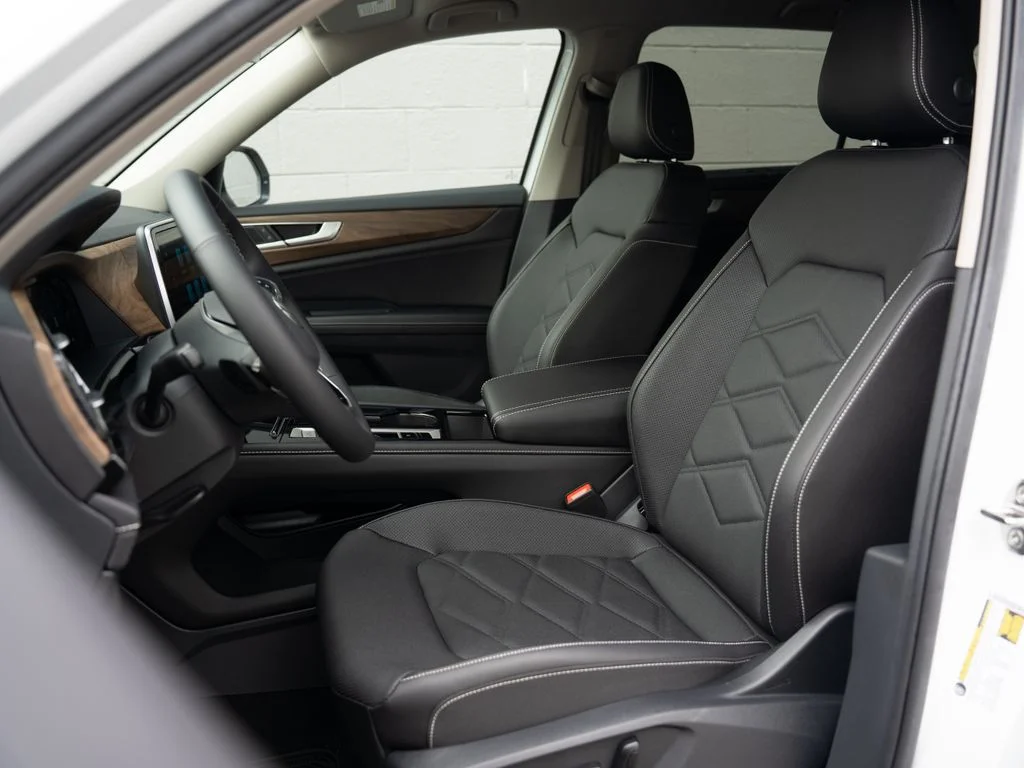 New 2026 White Volkswagen 2.0T SE w/Technology image 8