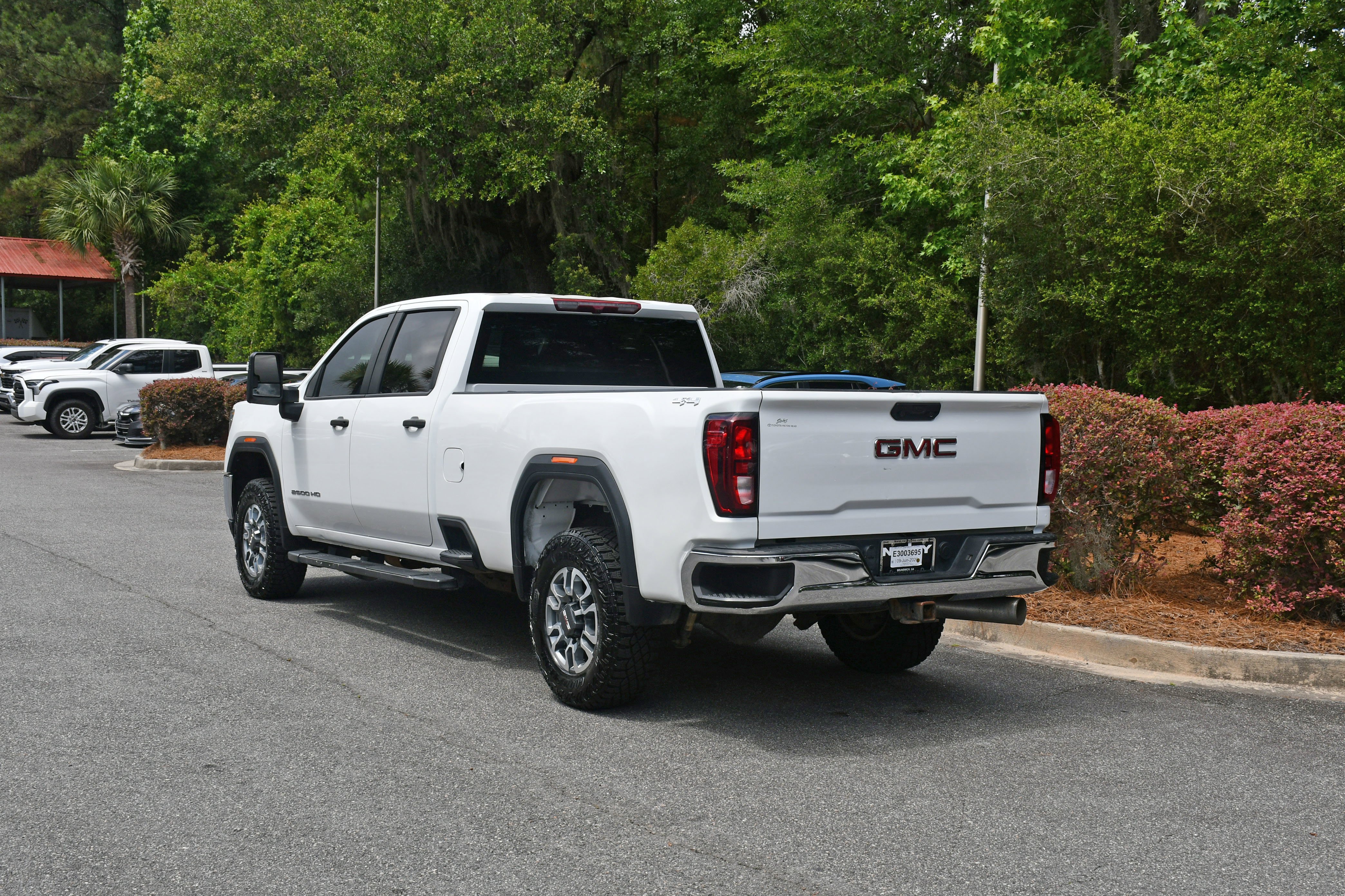 Used 2022 White GMC Pro image 2