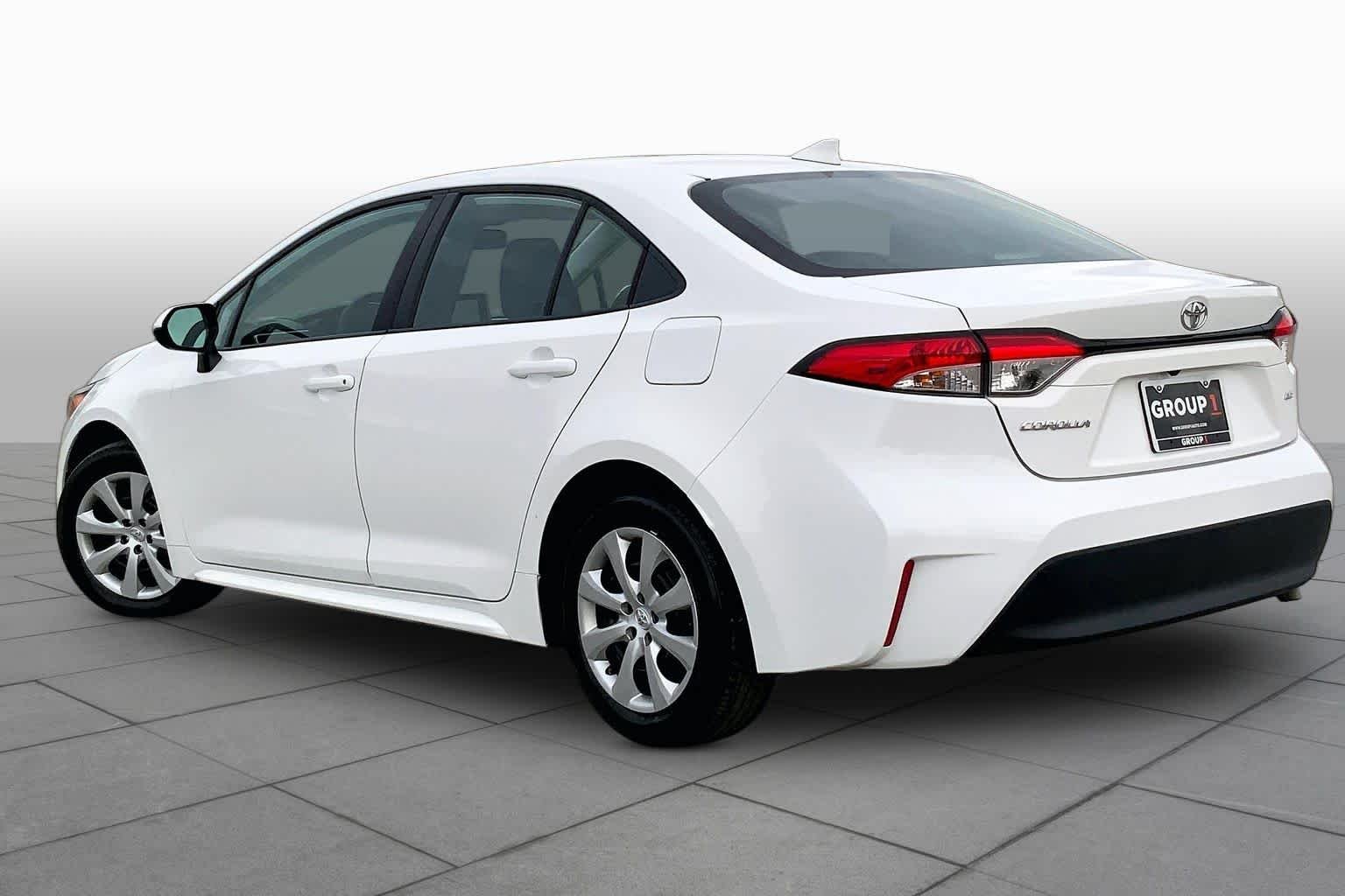 Used 2025 Ice Cap Toyota LE image 12
