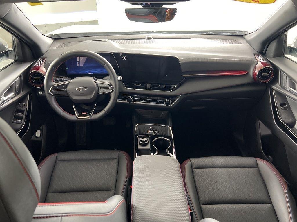 Used 2025 Pearl Chevrolet RS image 2