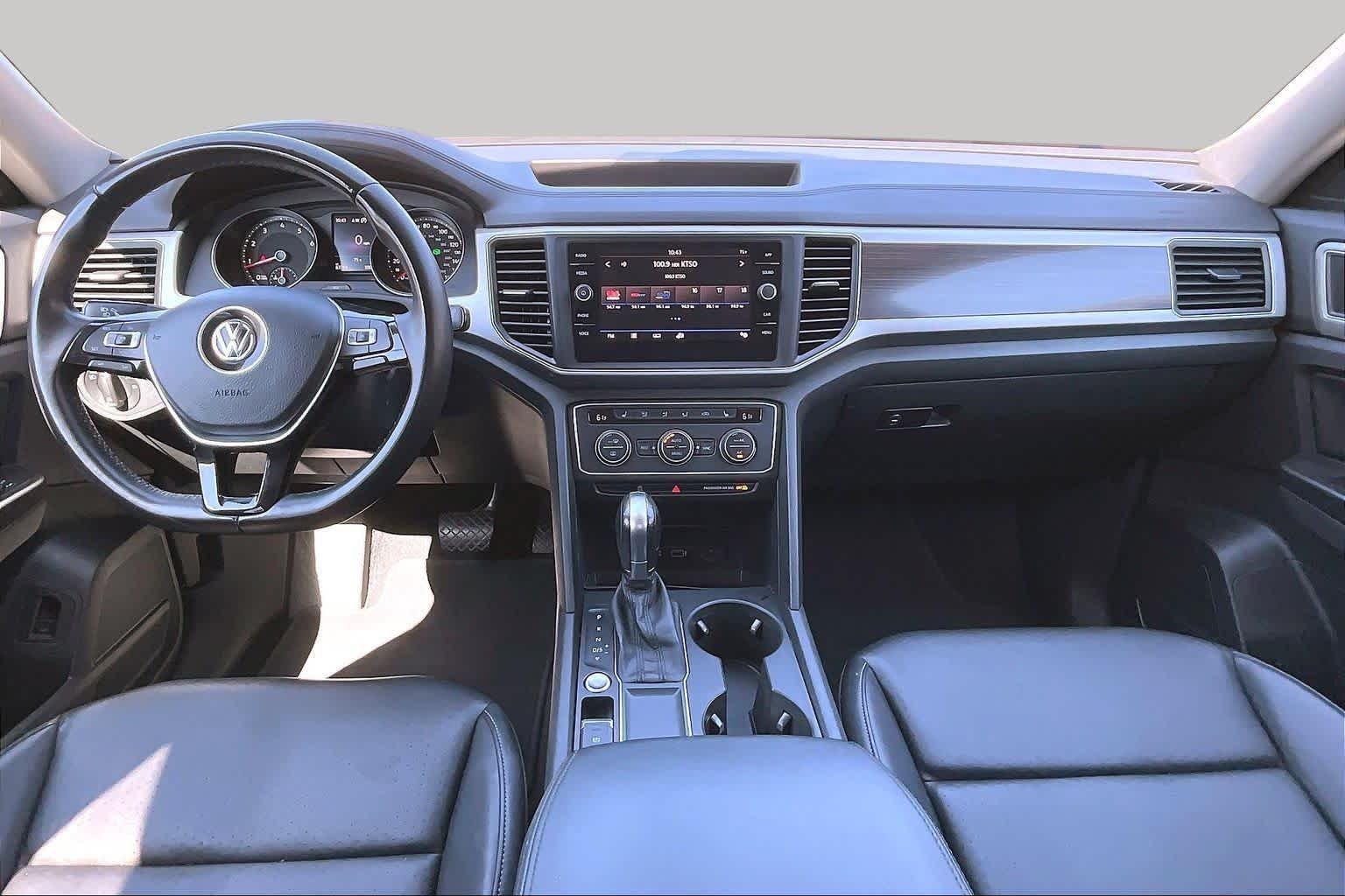Used 2019 DEEP BLACK PEARL EFFECT Volkswagen 3.6L V6 SE w/Technology image 16
