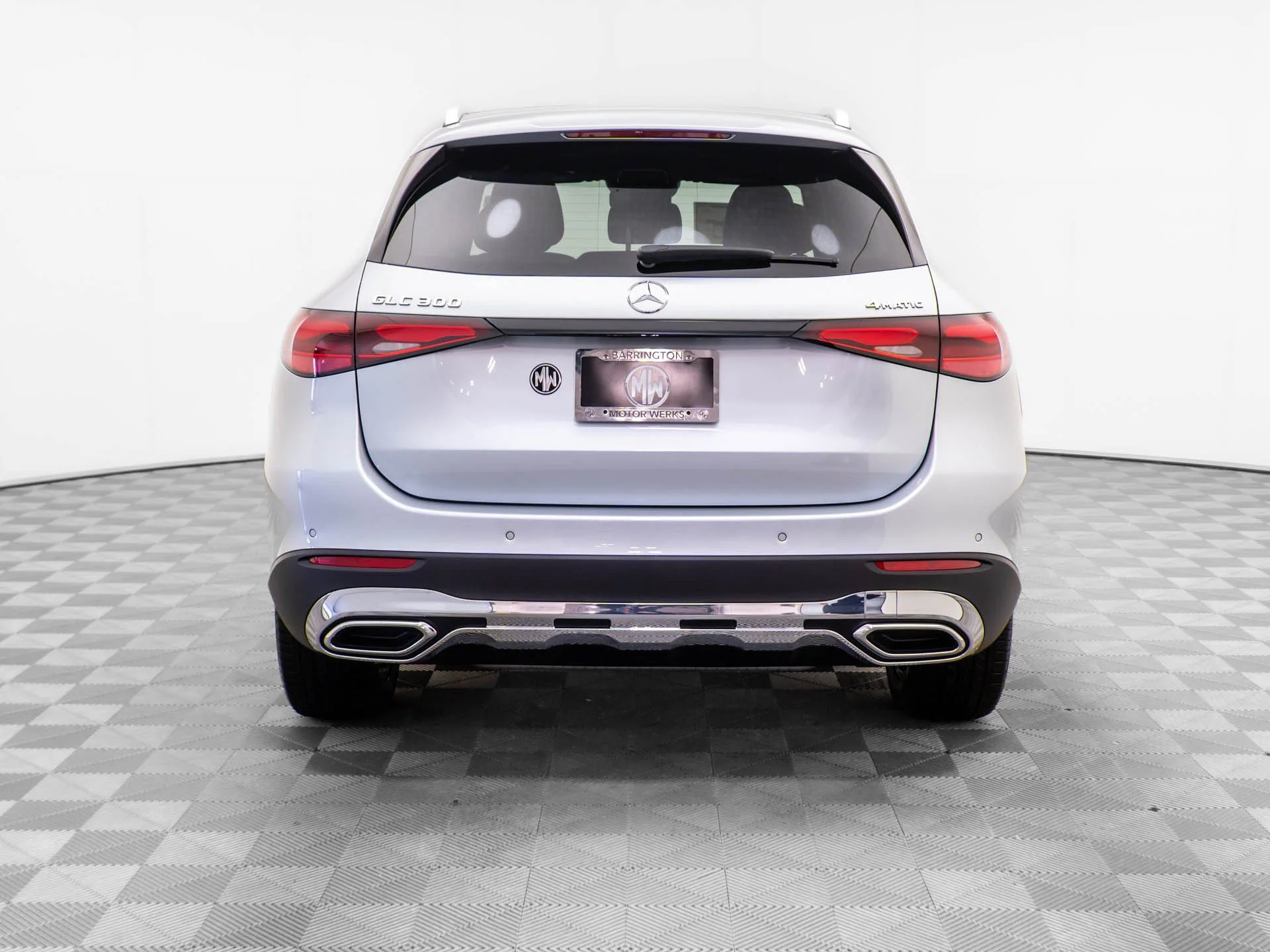 New 2026 Silver Mercedes-Benz GLC 300 image 4