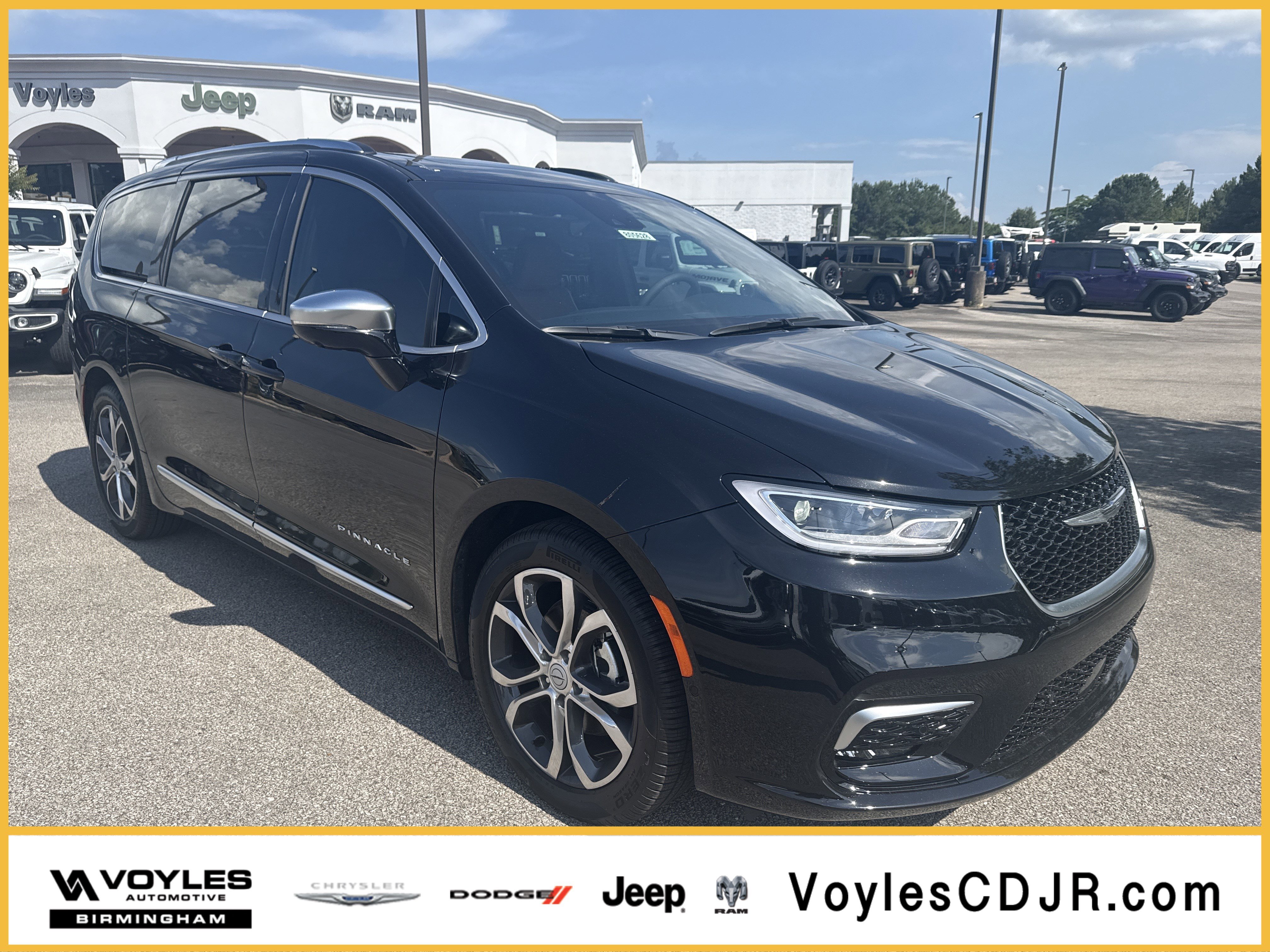 2026 Chrysler Pacifica Pinnacle's photo