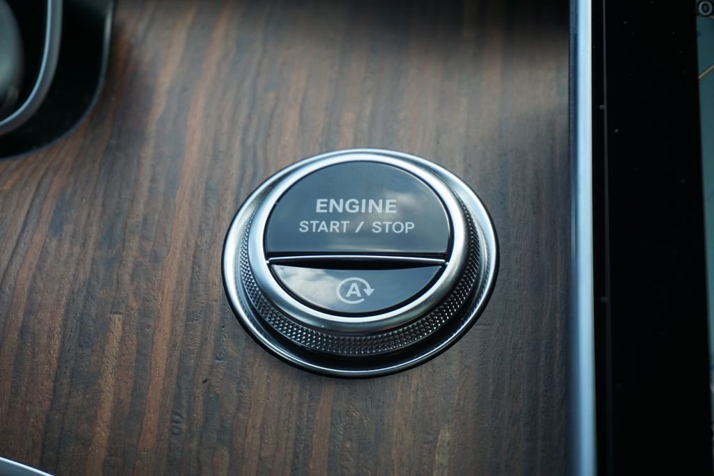2025 Mercedes-Benz C-Class Sedan C 300 - Photo 32