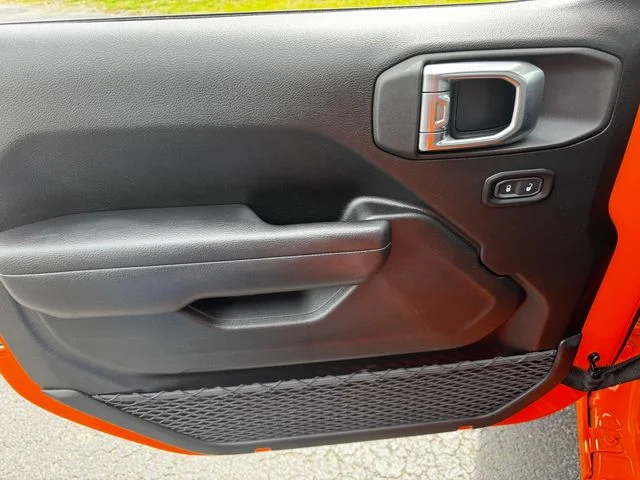Certified Used 2025  Jeep Sport image 17